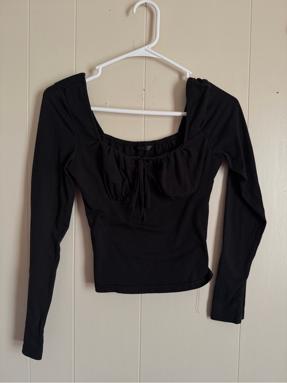 Long sleeve top with tie by bust